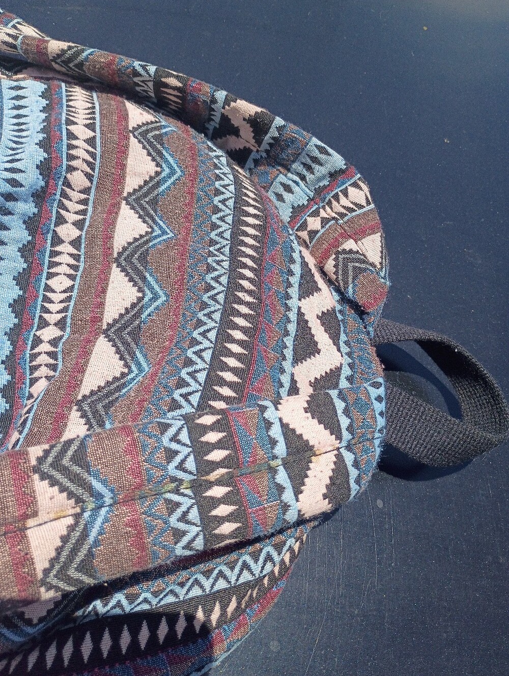 21 Men Colored Pattern Backpack - Picture 7 of 12